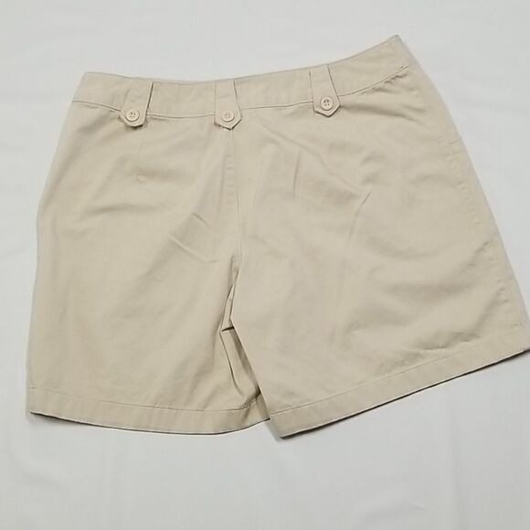 Liz Claiborne Shorts Studio Women's Size 16 Golf Khaki Color Pockets Belt Loops - Picture 5 of 9